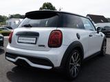 MINI Cooper S Classic Trim LED NAVI SHZ PDC KLIMA - gebrauchte MINI Cooper S aus dem Jahr 2024