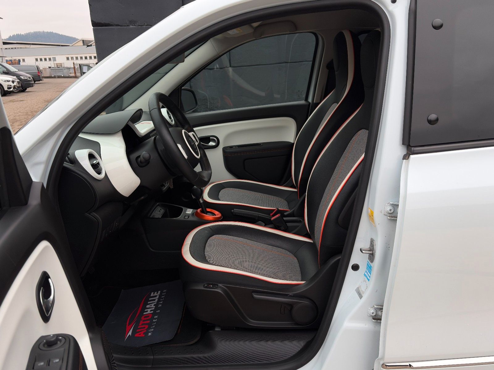 Fahrzeugabbildung Renault Twingo Vibes E Temp SHZ PDC R-Kam CarPlay Navi