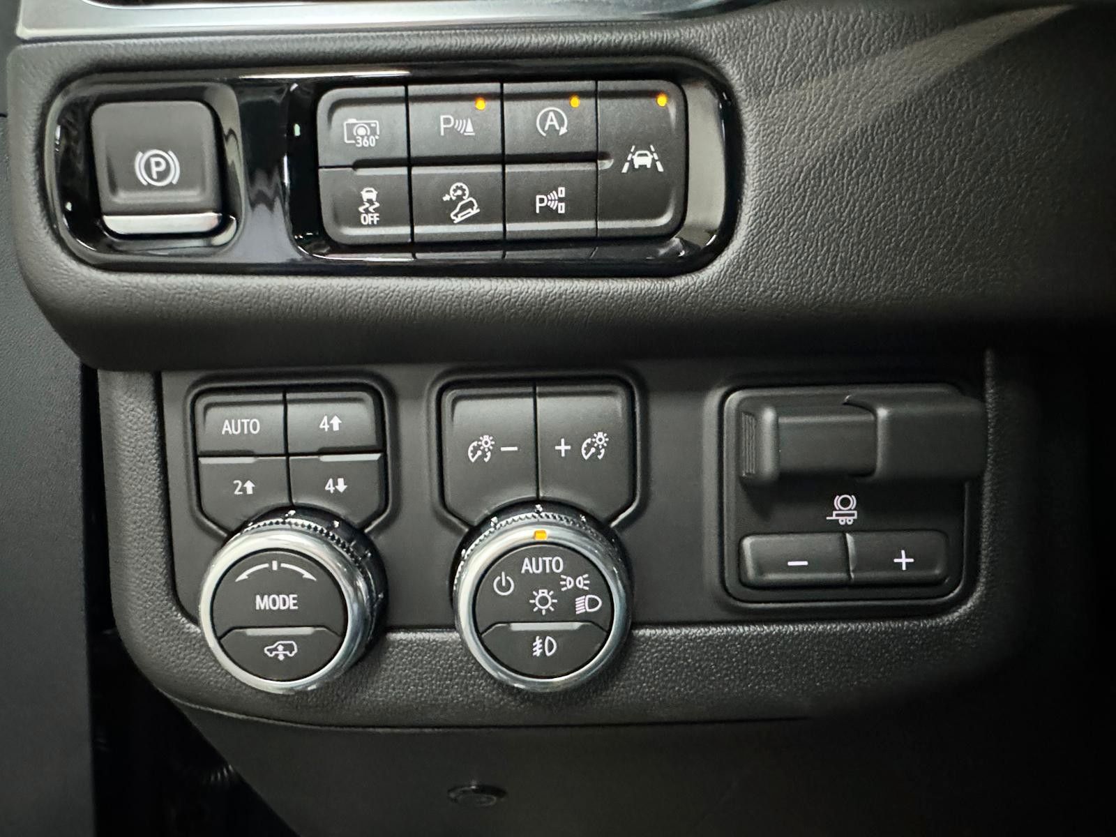 Fahrzeugabbildung GMC YUKON DENALI 2026-24" RÄDER, ENTERTAINMENT