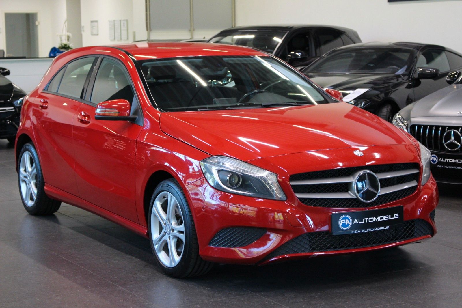 Fahrzeugabbildung Mercedes-Benz A 200 CDI *Bi-Xenon*PDC Navi