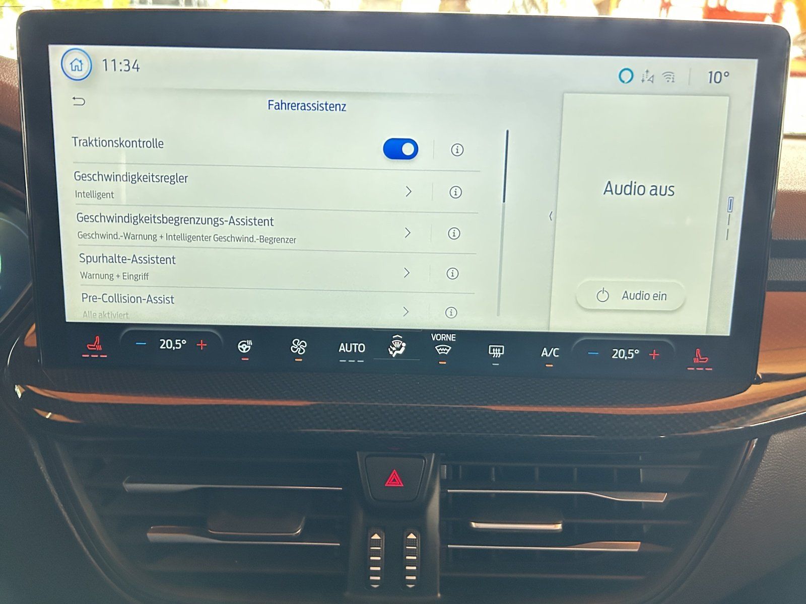 Fahrzeugabbildung Ford Focus 1.0 ST-Line X Aut./LED/ACC/KAMERA/NAVI/AHK