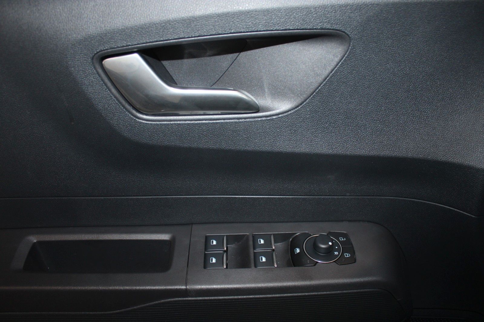 Fahrzeugabbildung Ford Tourneo Courier Titanium Kamera WinterPaket2 uvm