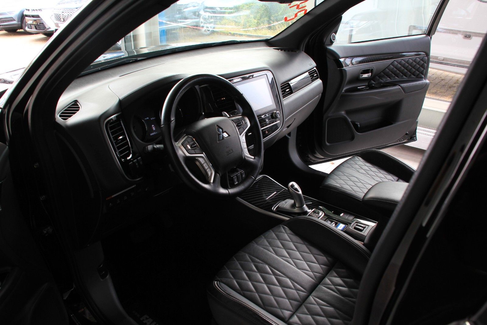 Fahrzeugabbildung Mitsubishi Outlander PHEV Top 4WD