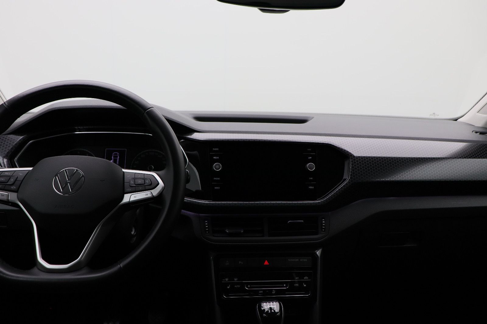 Fahrzeugabbildung Volkswagen T-Cross Navi LED AppleCar Einparkhilfe v+h