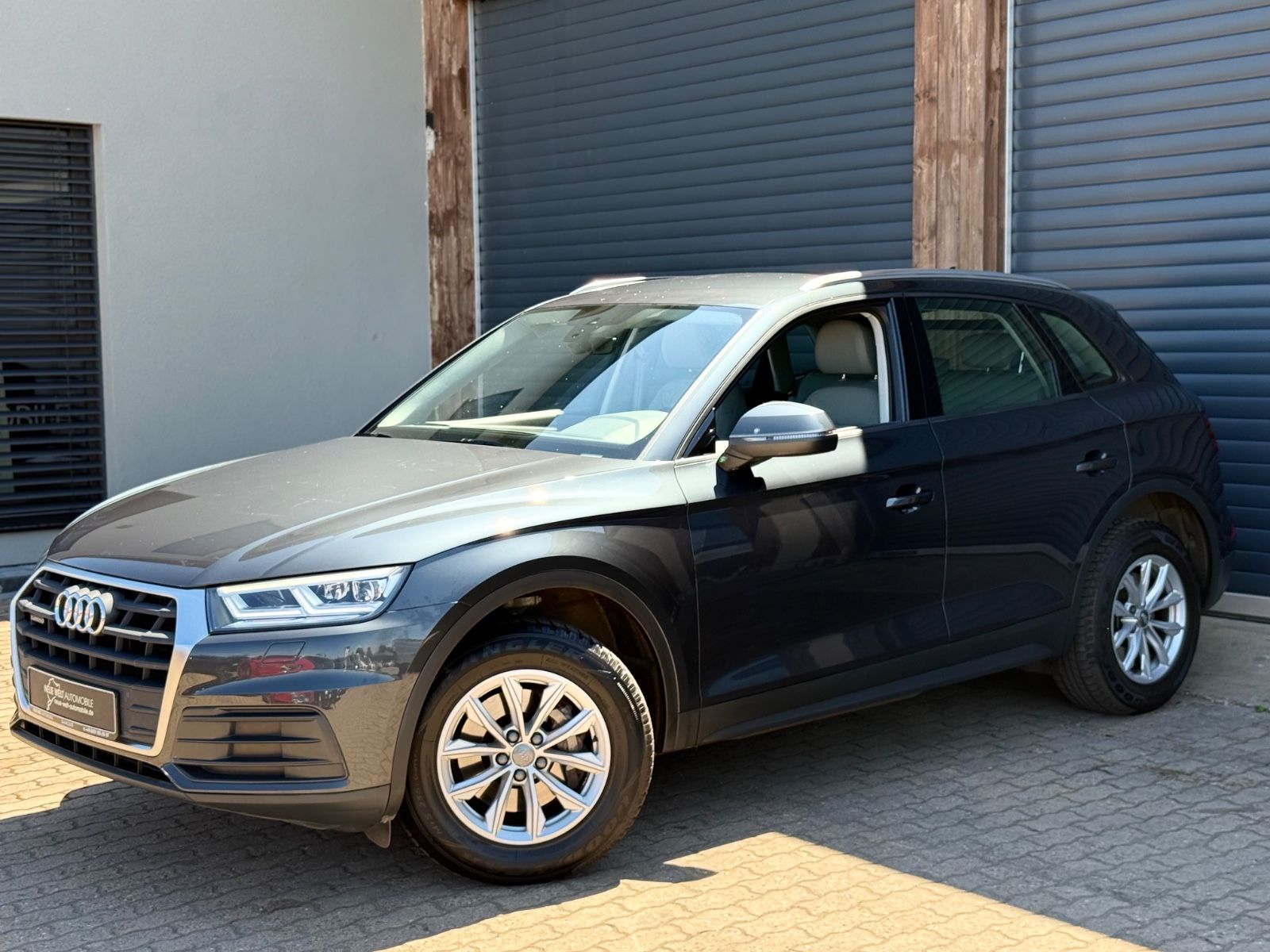 AUDI Q5 quattro sport/Leder/SHZ/Navi/1HD/32TKM/PDC/