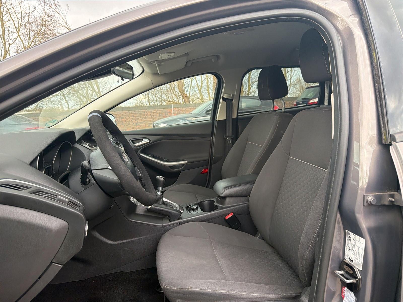 Ford Focus 2014 — photo 10