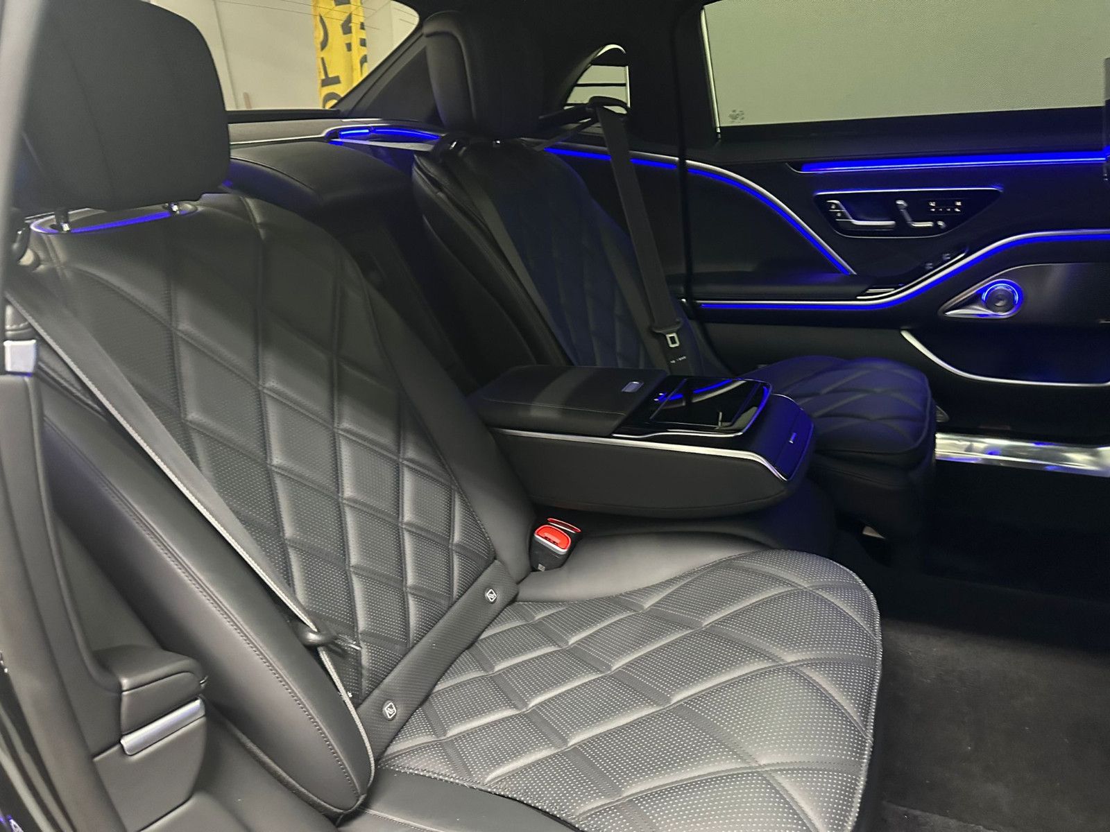 Fahrzeugabbildung Mercedes-Benz S 680 Maybach 4 matic *PANO*BURMESTER 4D*