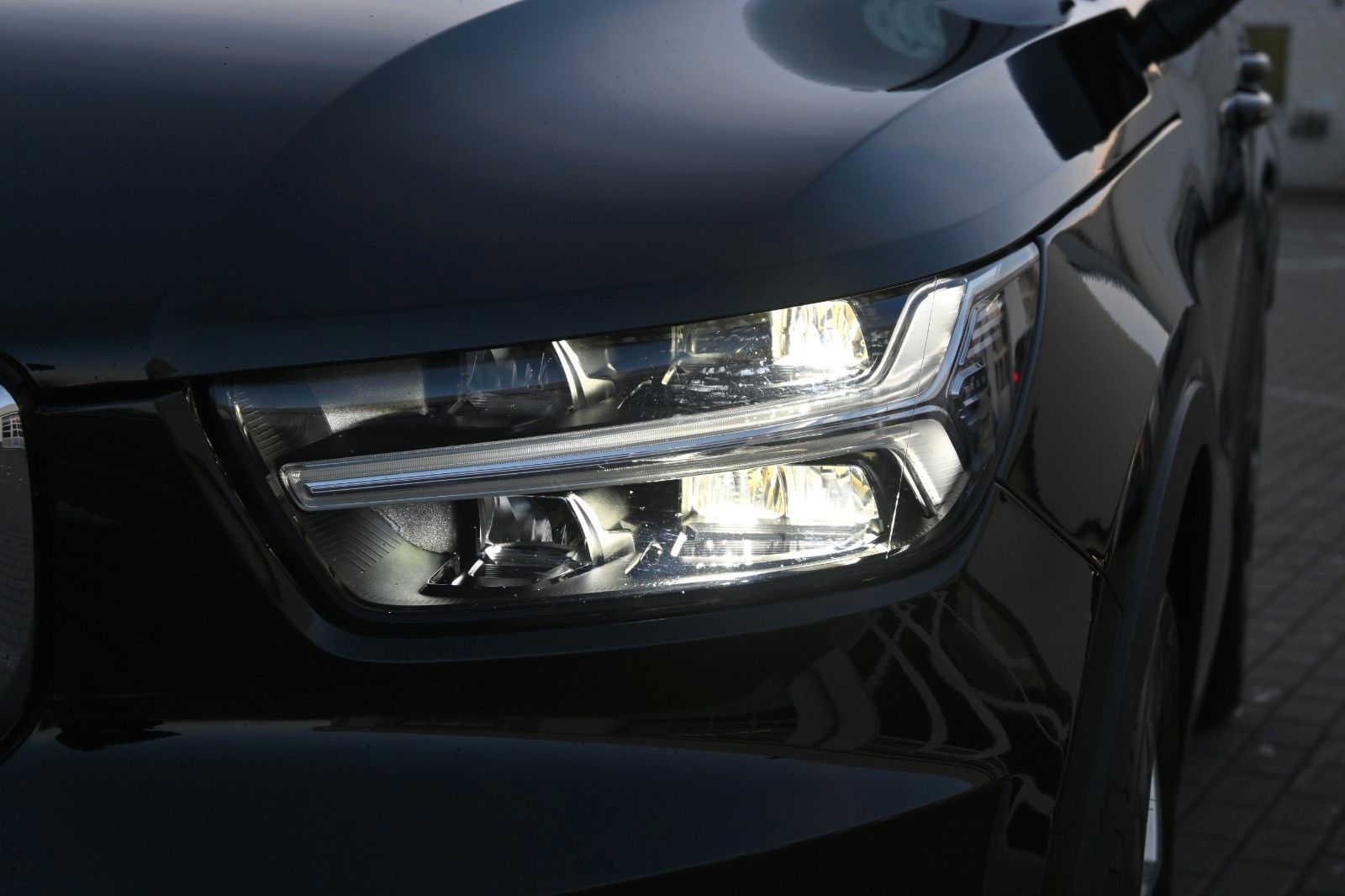 Fahrzeugabbildung Volvo XC40 T3 Benzin Momentum*RFK*FSHZG*