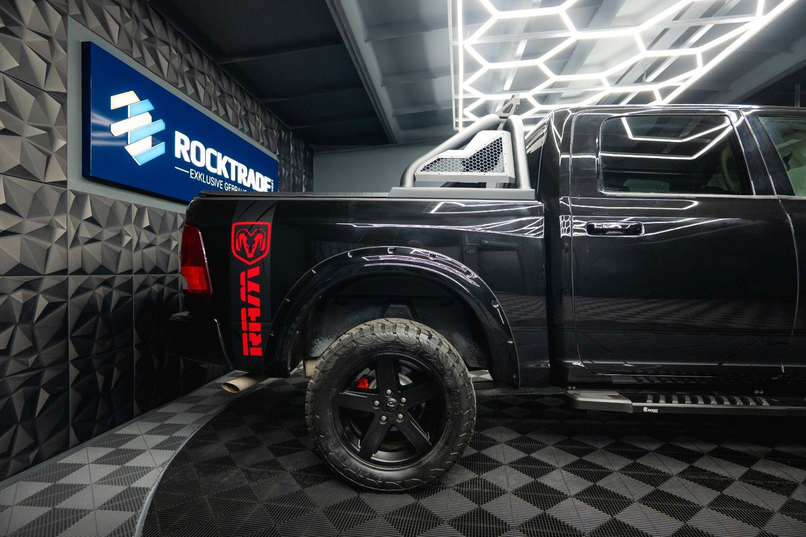 Fahrzeugabbildung Dodge RAM 5.7 V8 HEMI 4x4 OFFROAD Night-Paket *LED*AHK