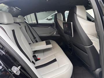2017 BMW M5 — миниатюра 27