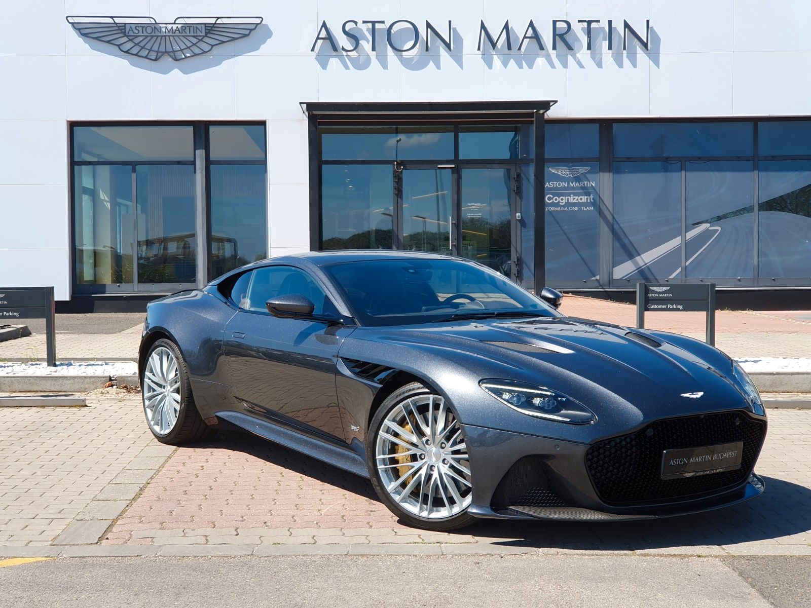 ASTON MARTIN DBS