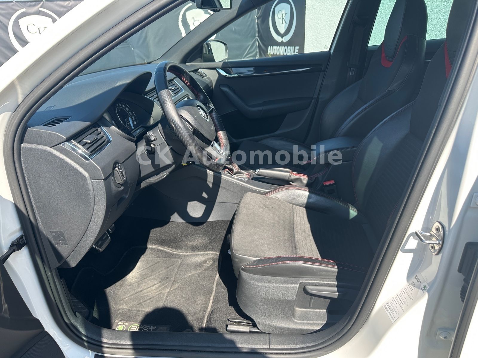 Fahrzeugabbildung SKODA Octavia Combi RS 2.0 TDI DSG/Navi/Bi-Xenon/PDC