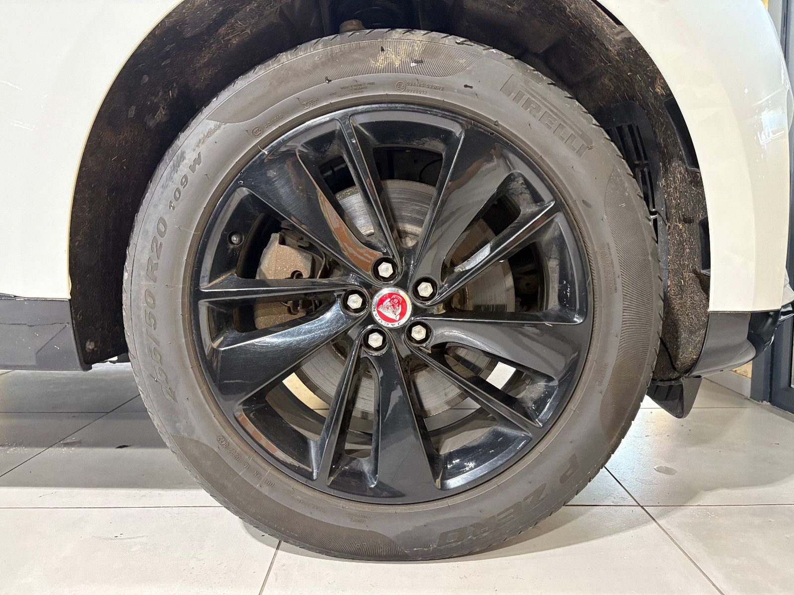 Fahrzeugabbildung Jaguar F-PACE SE AWD/D300/MEMORY/MASSAGE/APPLE/NAVI/KAM