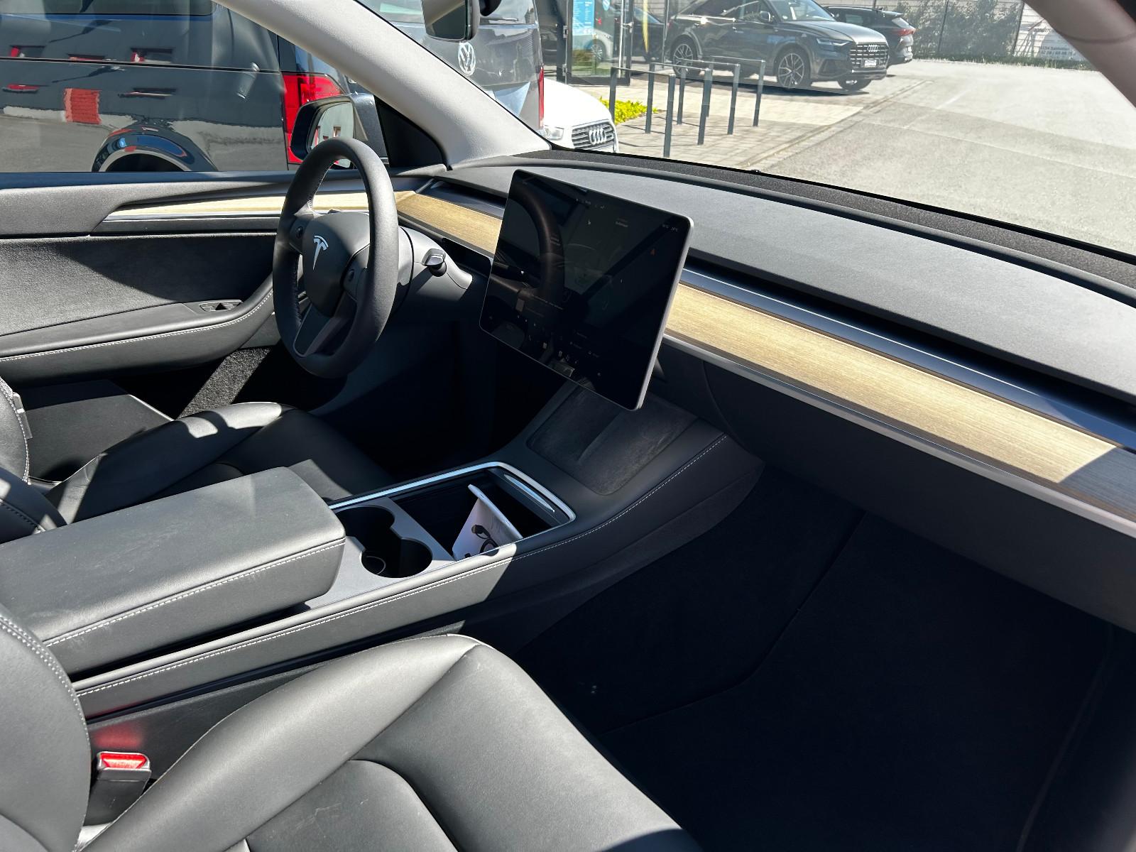 Tesla Model Y Long Range Dual AWD