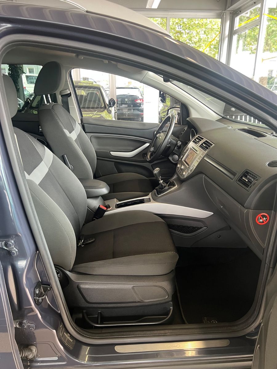 Fahrzeugabbildung Ford Kuga Champions 4x4 Edition *PANO*NAVI*