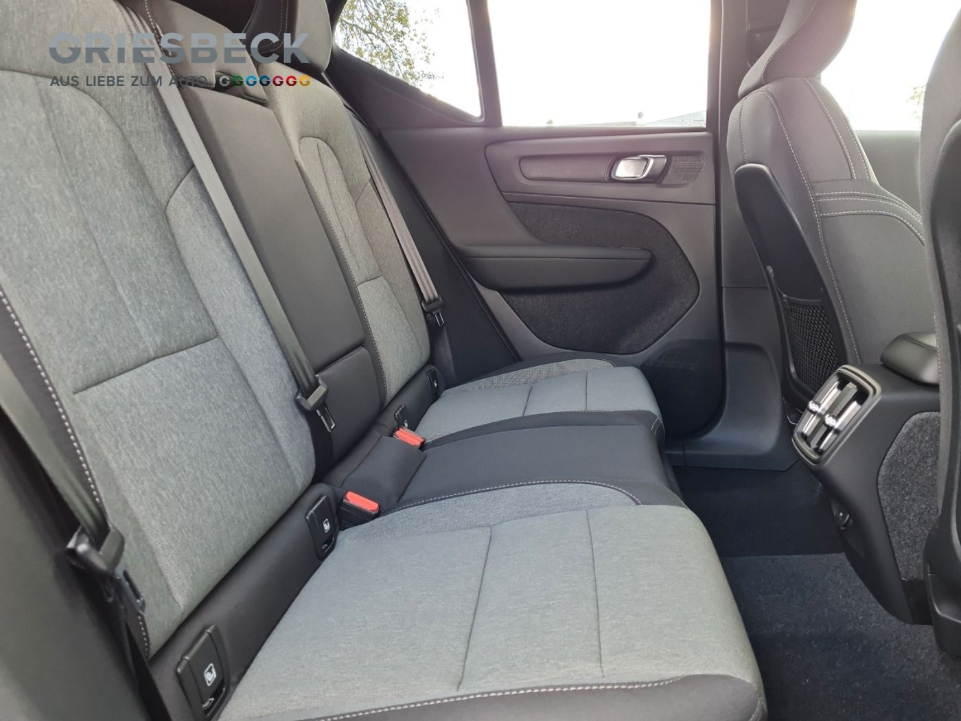 Volvo XC40 Plus Dark FLA SpurH el.Heck KeyLess LMF foto 10
