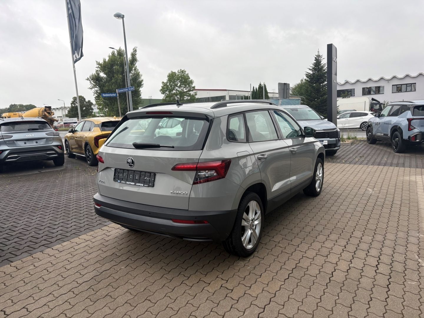 Fahrzeugabbildung SKODA Karoq Style Tempomat PDC Klima SHZ Bluetooth