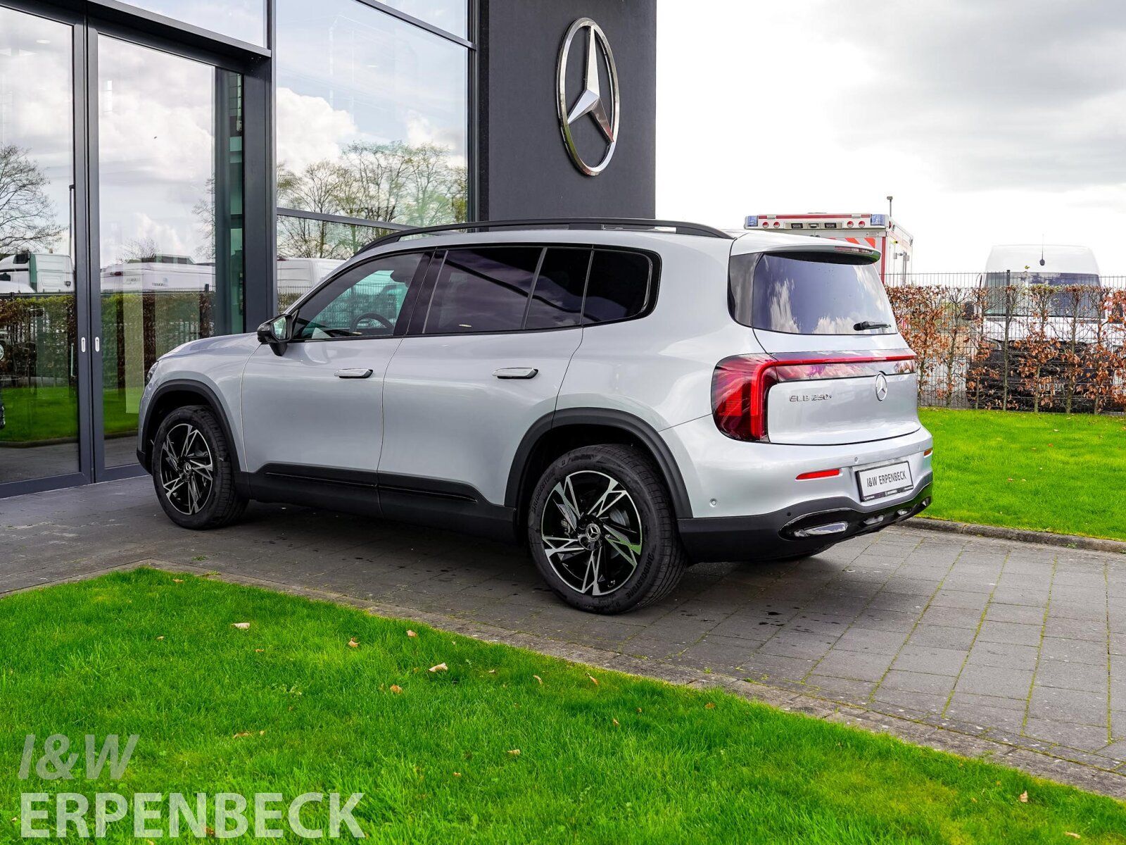 Fahrzeugabbildung Mercedes-Benz GLB 250+ *Night Paket*AHK*Winter Paket*THERMATIC