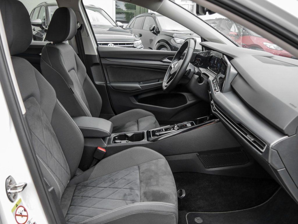 Volkswagen Golf VIII 2.0 TDI DSG Style Navi LED ACC DigCock foto 4