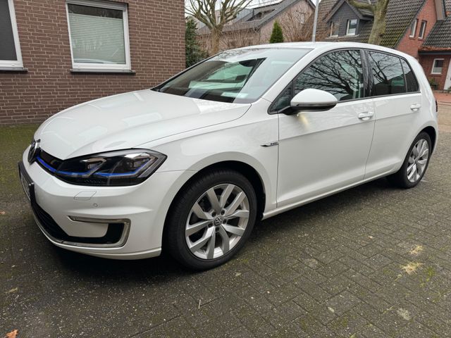 Volkswagen VWGolf e VII Navi LED PDC LM  Abstand-TempWärmep