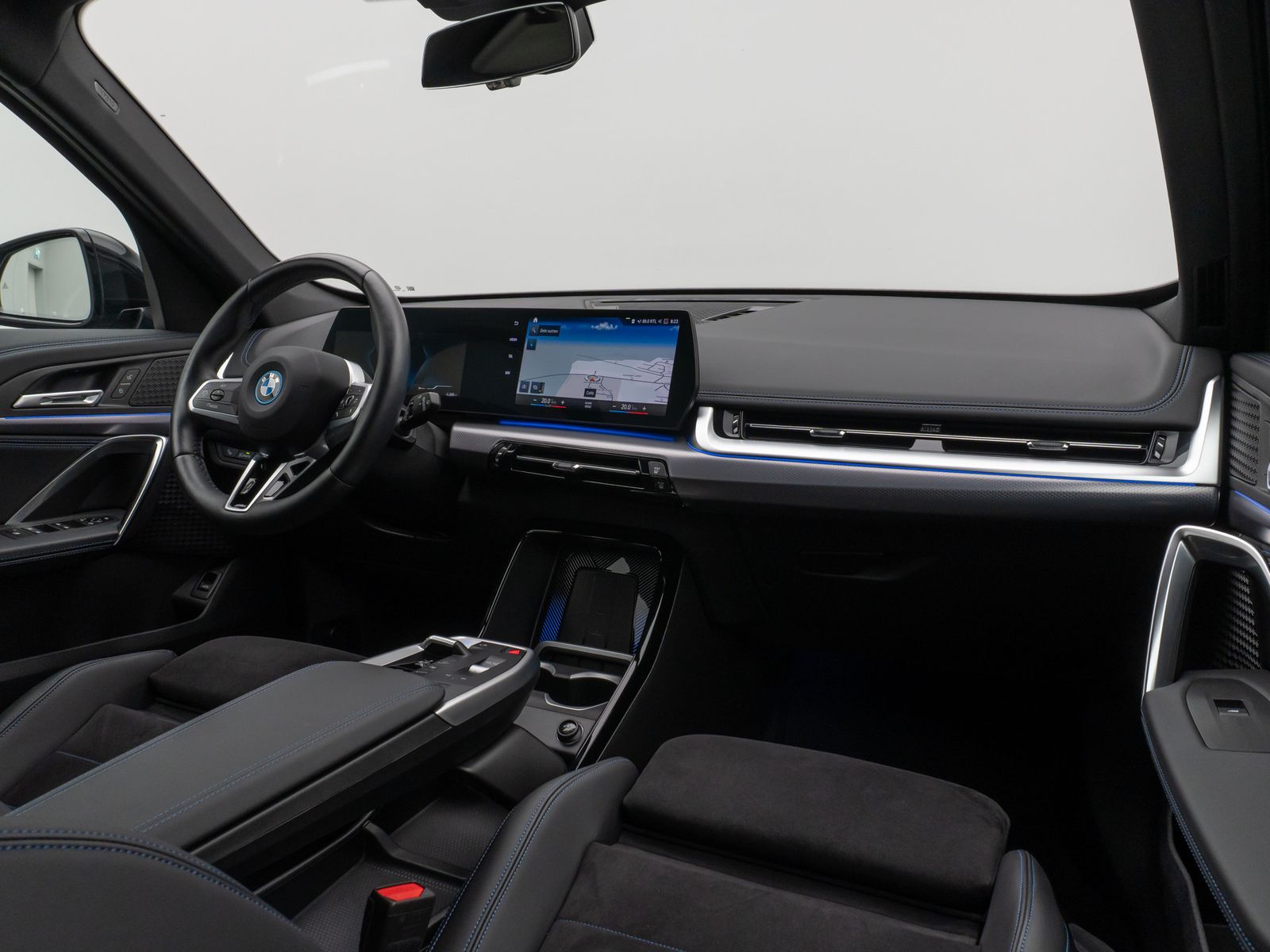Fahrzeugabbildung BMW iX1 xD30 M Sport Kamera DAB DrivAssist Komfort