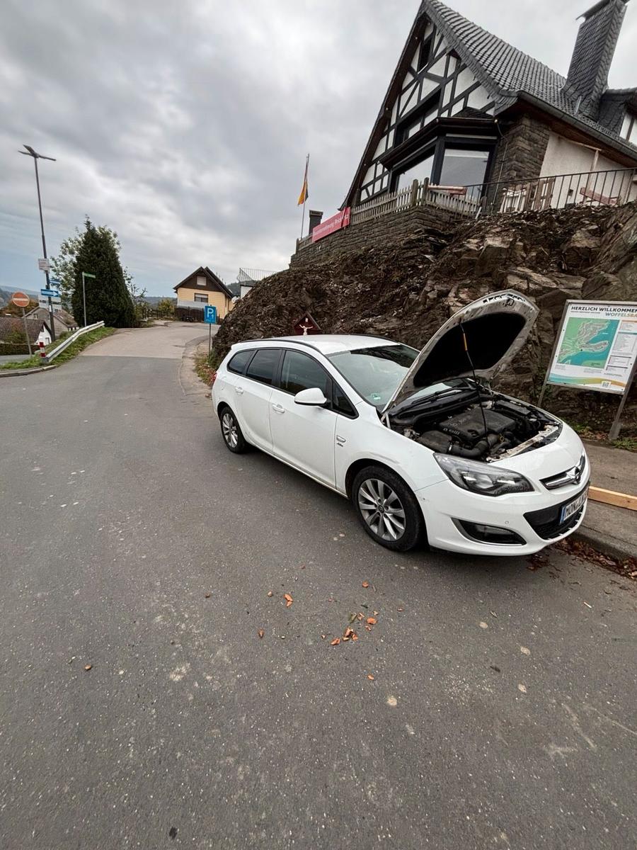 Opel Astra 2013 — photo 10