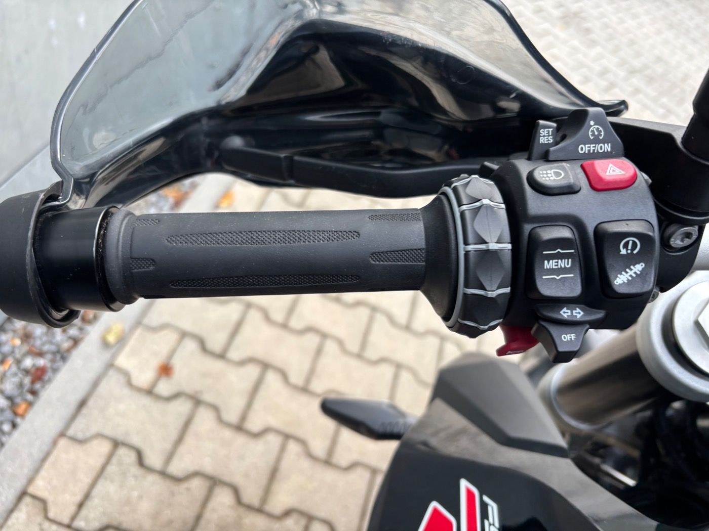 Fahrzeugabbildung BMW F 900 R 4 Pakete Seitenkoffer