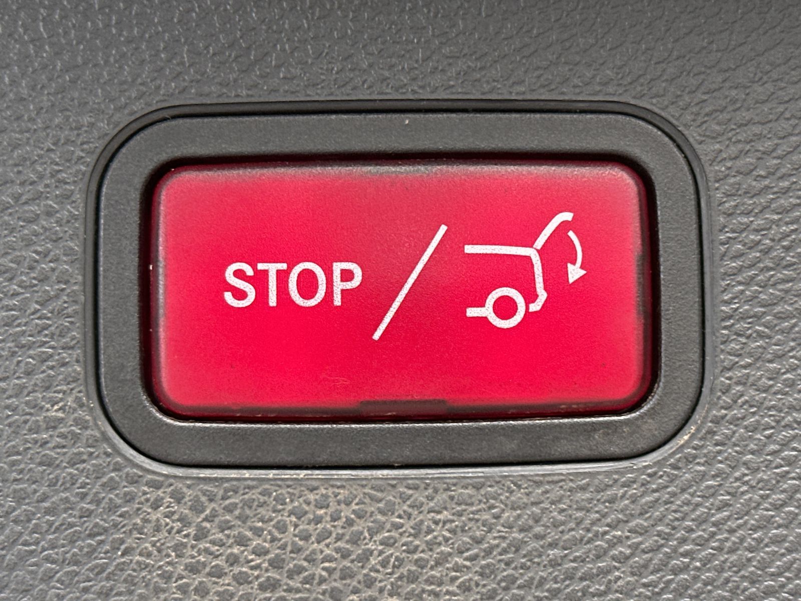 Fahrzeugabbildung Mercedes-Benz GLC 300e 4M AMG-Line NAV+LED+PANO+CARPLAY+20ZOLL