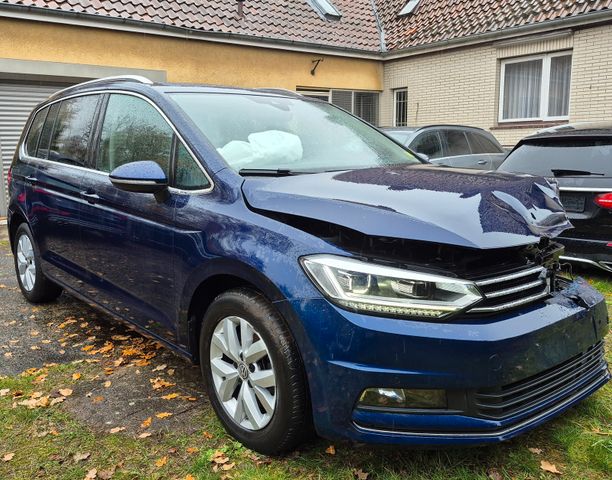 Volkswagen Touran 2.0 TDI DSG Highline Panor. LED 7-Sitzer