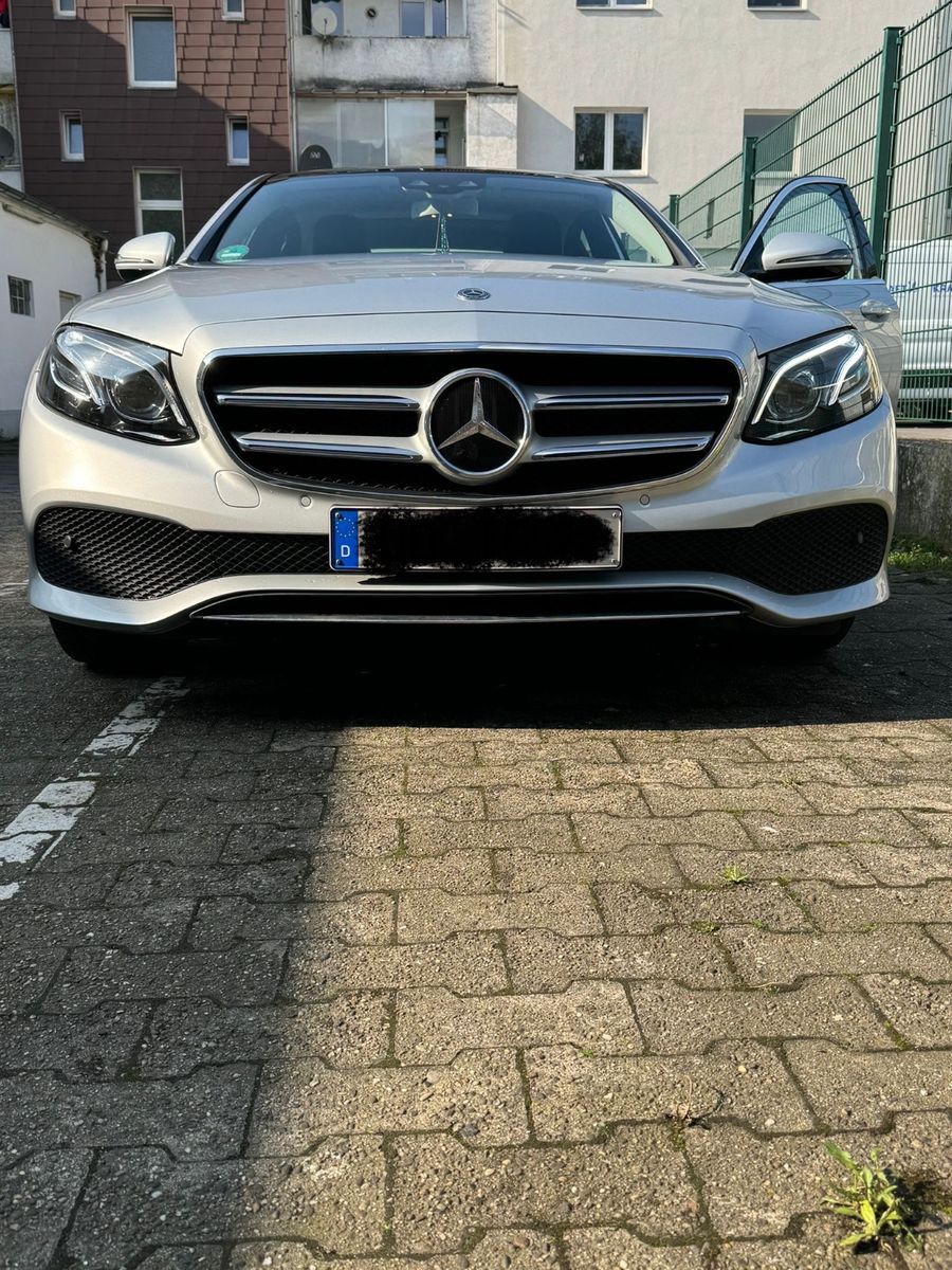 MERCEDES-BENZ E 220 d AVANTGARDE Autom. AVANTGARDE
