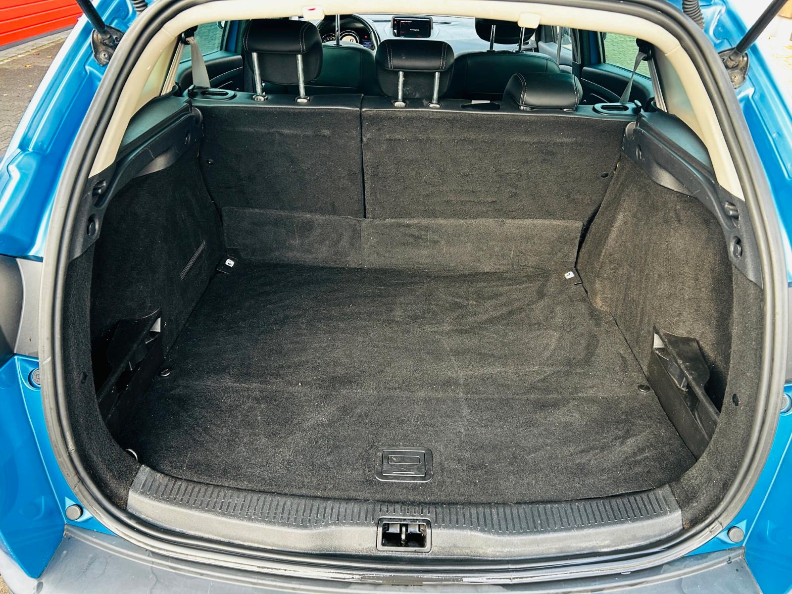 Renault Megane 2015 — photo 17