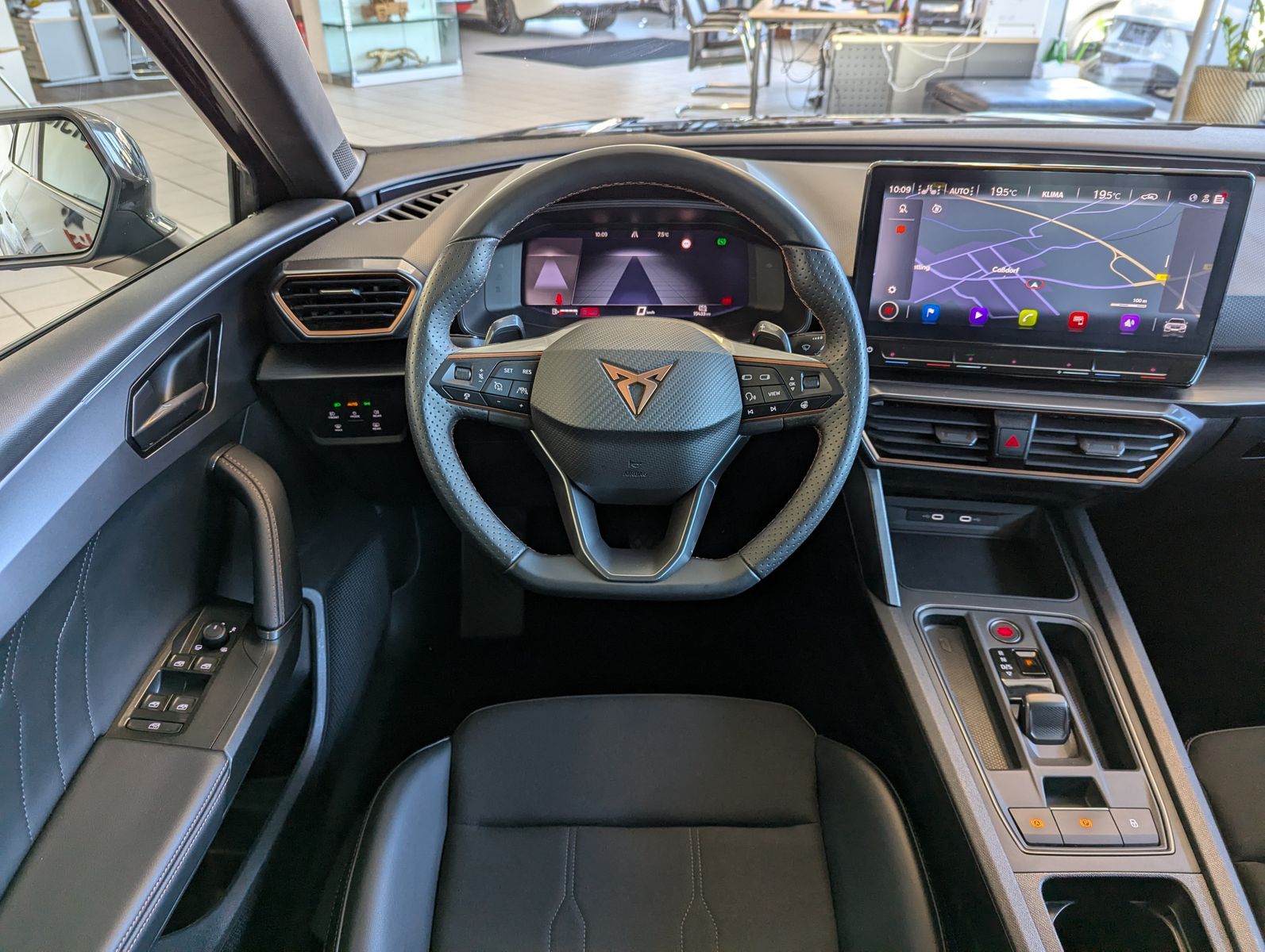 Fahrzeugabbildung CUPRA Leon 1.5eTSI DSG Matrix Cam Vision+ el. Heck AHK