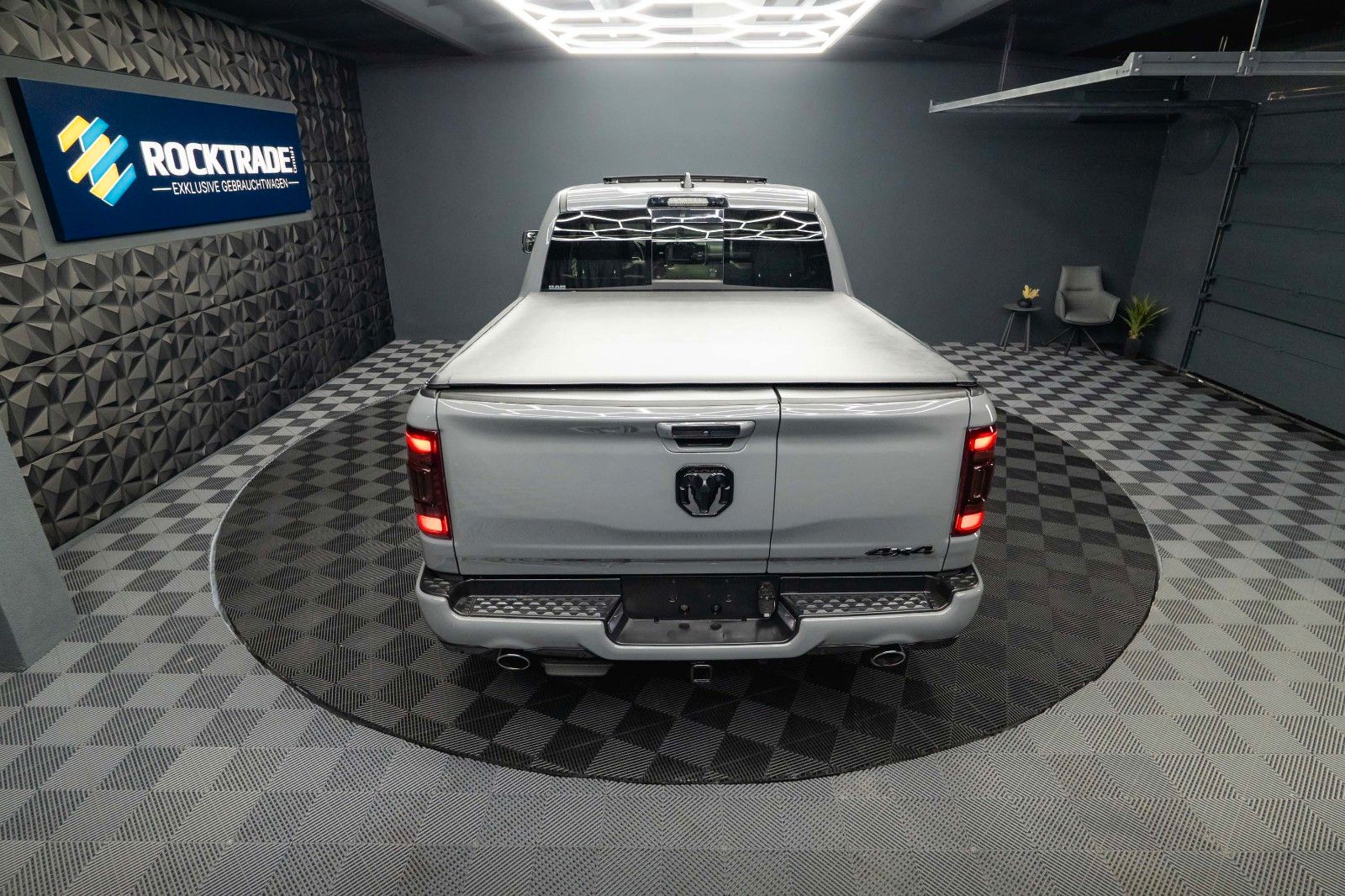 Fahrzeugabbildung Dodge RAM 5.7 V8 HEMI 4x4 LIMITED 10TH ANNIVERSARY ACC