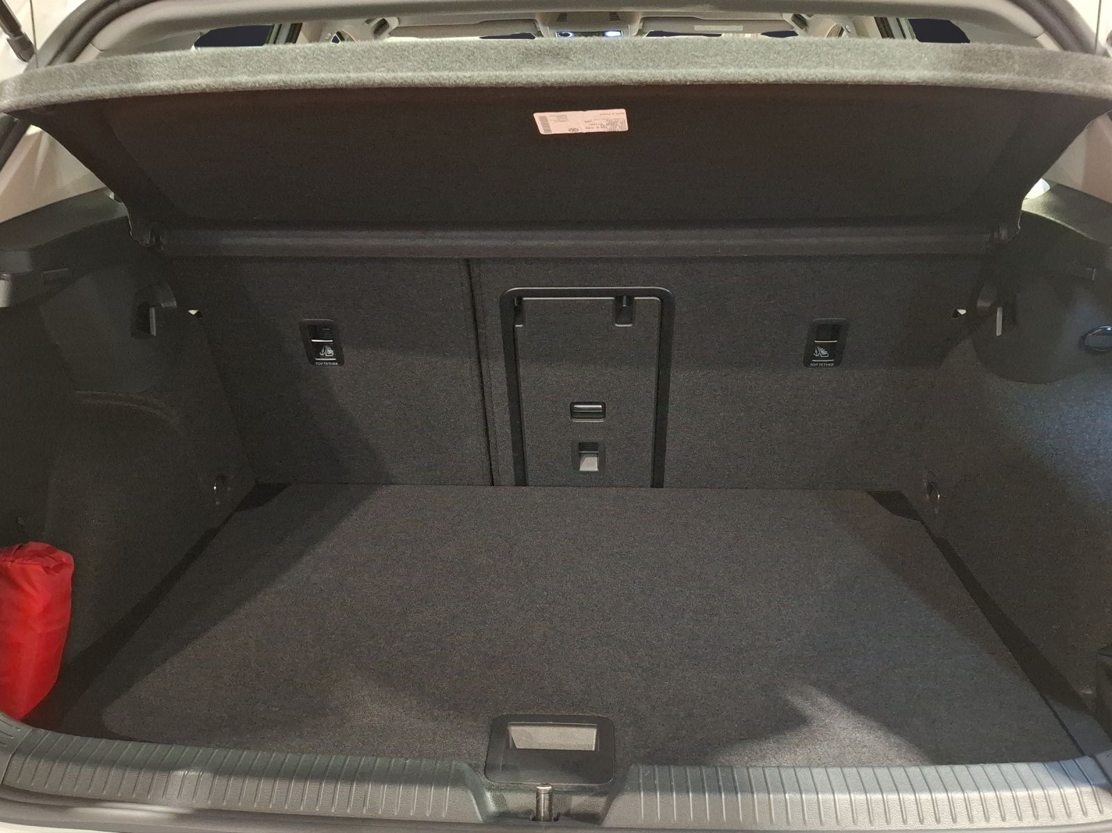 Fahrzeugabbildung Volkswagen Golf VIII TSI Life Standhzg LED Navi AID ACC RFK