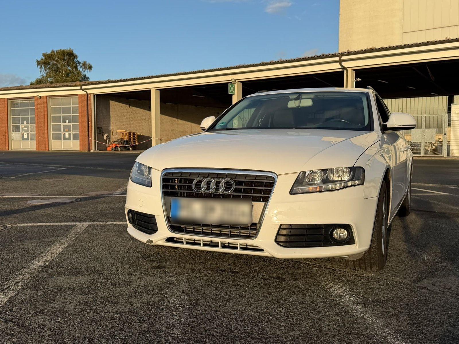 Audi A4 2009 — rear view