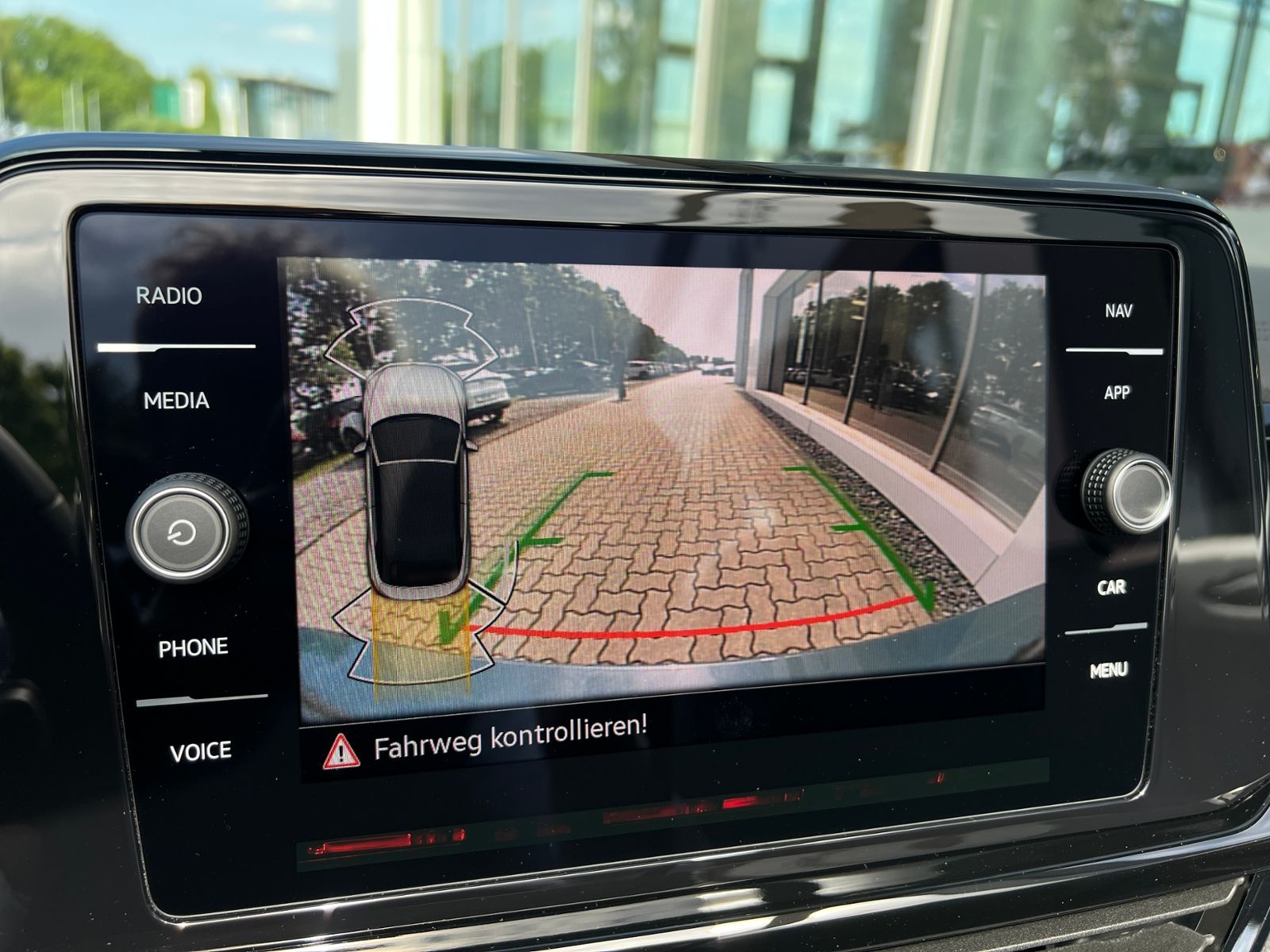 Fahrzeugabbildung Volkswagen T-Roc Cabriolet   R-Line 1.5 TSI DSG *AHK, Black