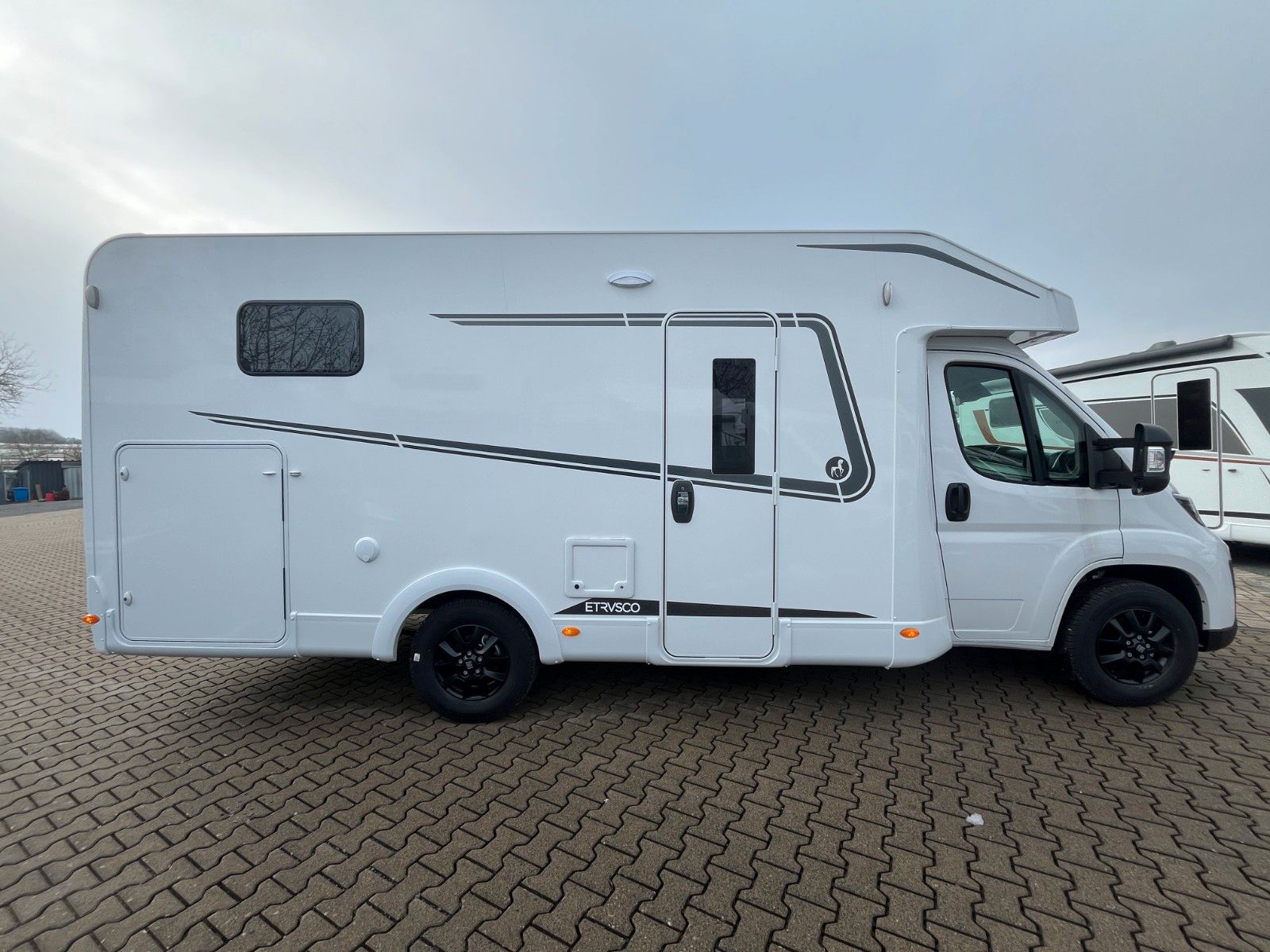 Fahrzeugabbildung Etrusco T 6.9 SBC *Hubbett*iConic*Komfort Plus*