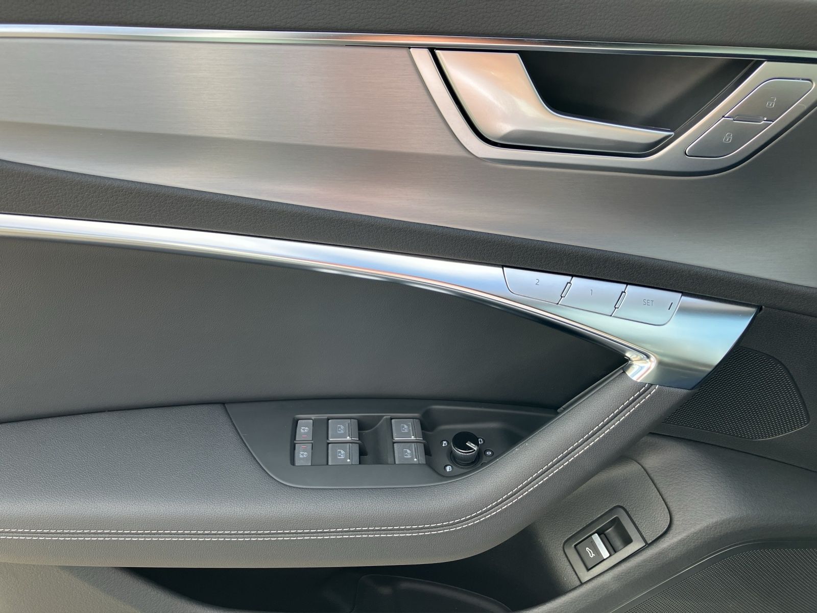 Fahrzeugabbildung Audi S6 Avant TDI quattro Matrix Navi AVC B&O 21" RFK