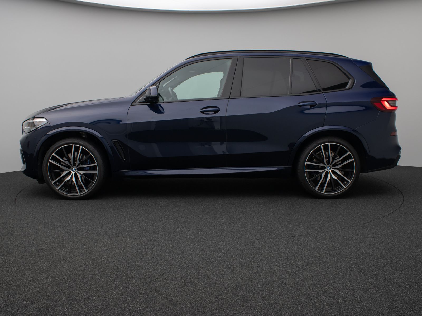 Fahrzeugabbildung BMW X5 M50i Panorama 360° DAB H/K AHK Komfort 22Zoll