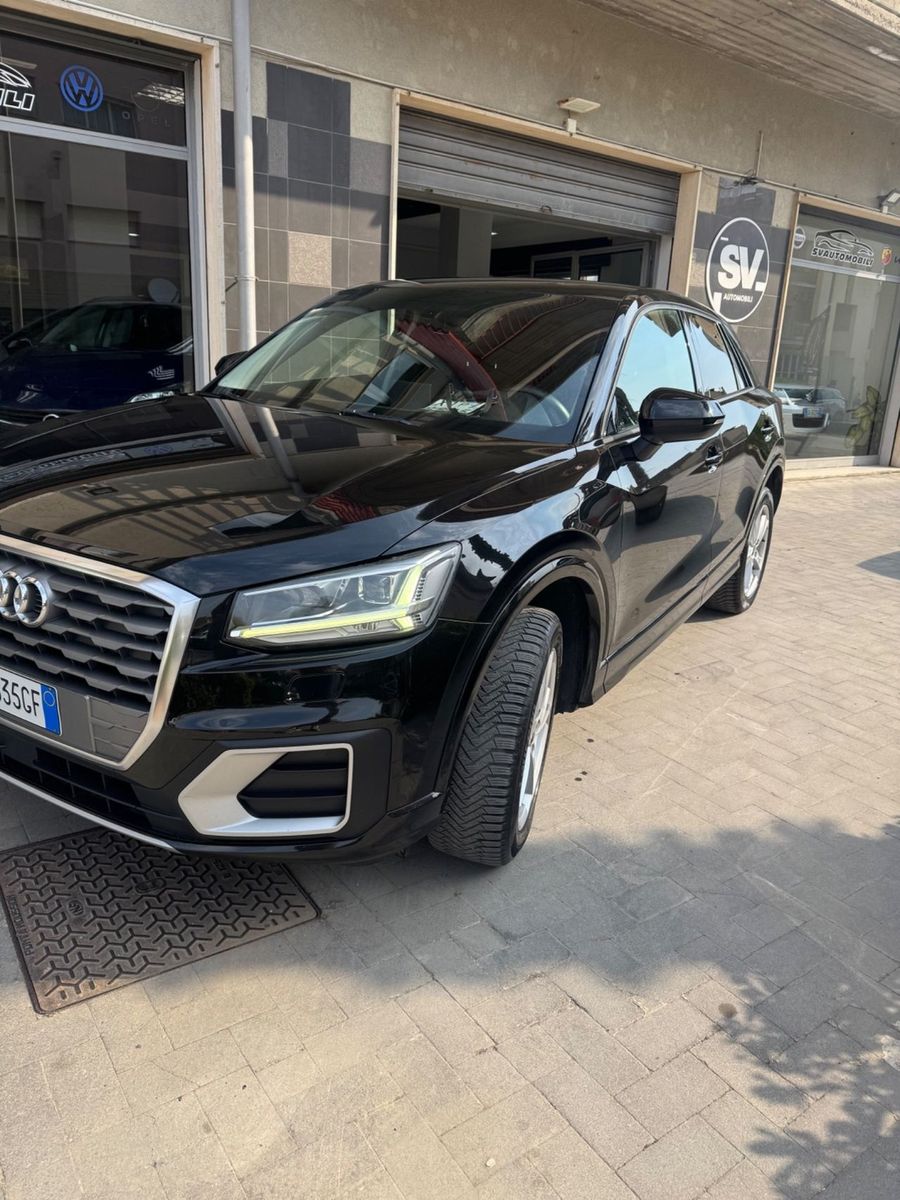 AUDI Audi Q2 30 TDI Business Design