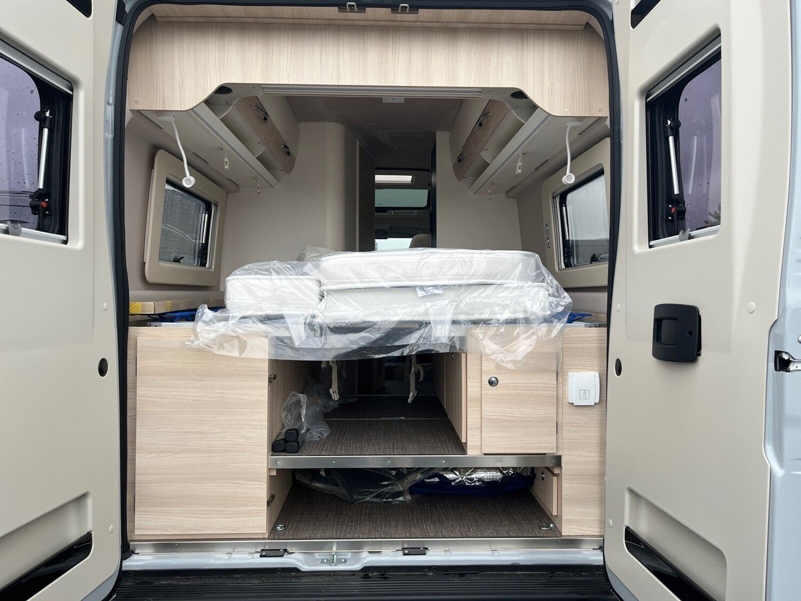 Fahrzeugabbildung Eura Mobil Van V 635 EB Fahrassistenzpaket, Skyroof, RFK