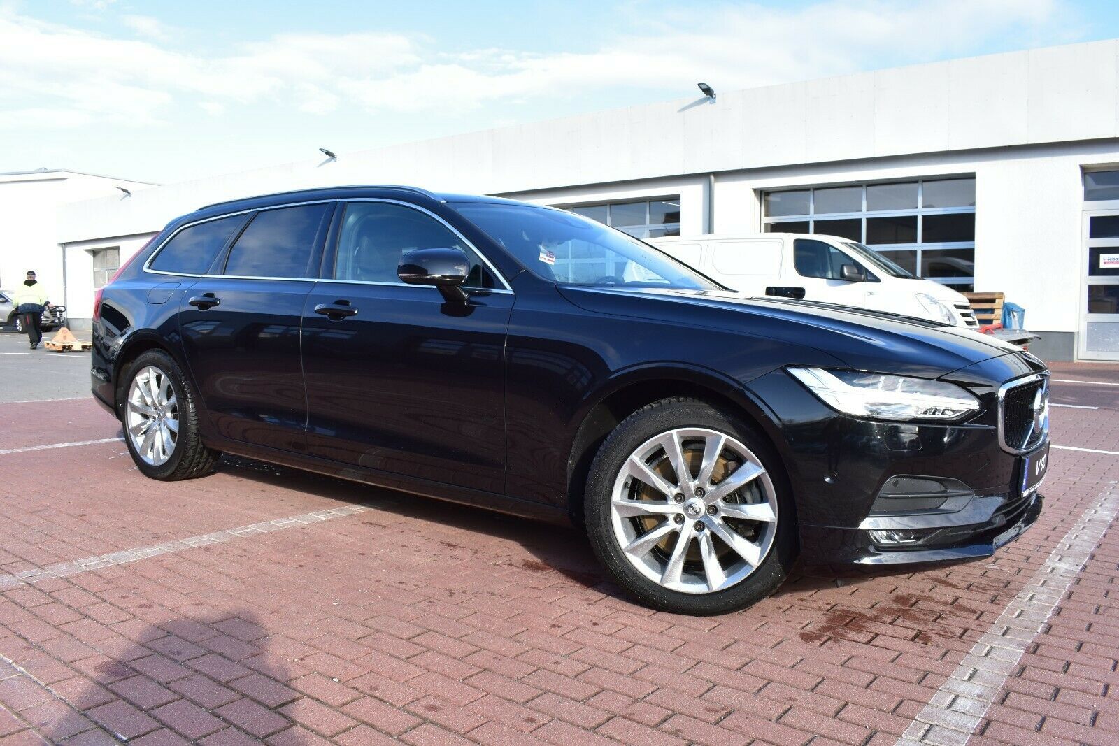 Fahrzeugabbildung Volvo **Mietkauf**V90 D5 Mom.*LED*PPilot*CD*CAM*BLIS