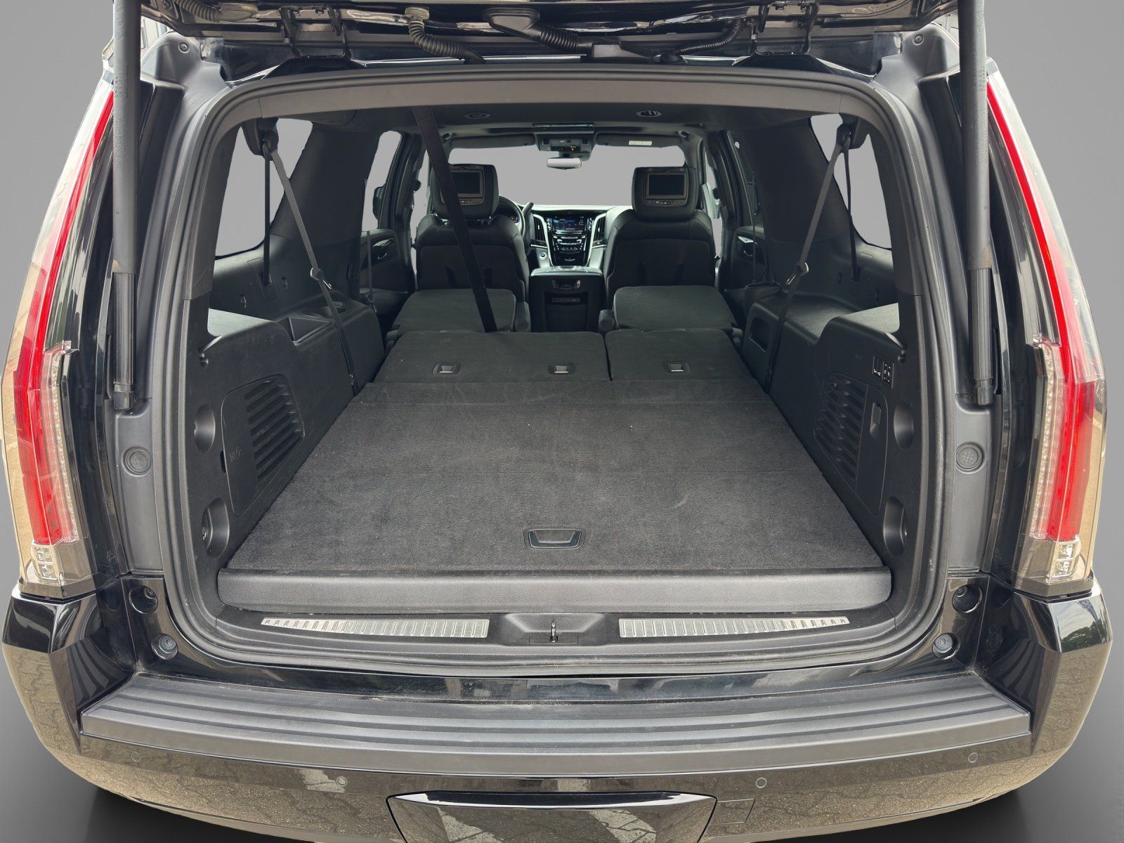 Fahrzeugabbildung Cadillac Escalade 6.2 V8 Platinum ESV // DT.Erstzulassung