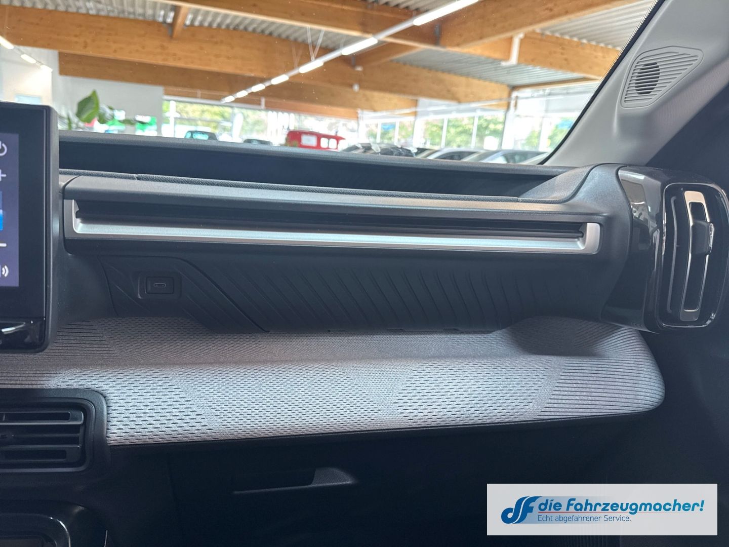 Fahrzeugabbildung Citroën C3 E 113 MAX HUD Navi Soundsystem LED Apple CarP