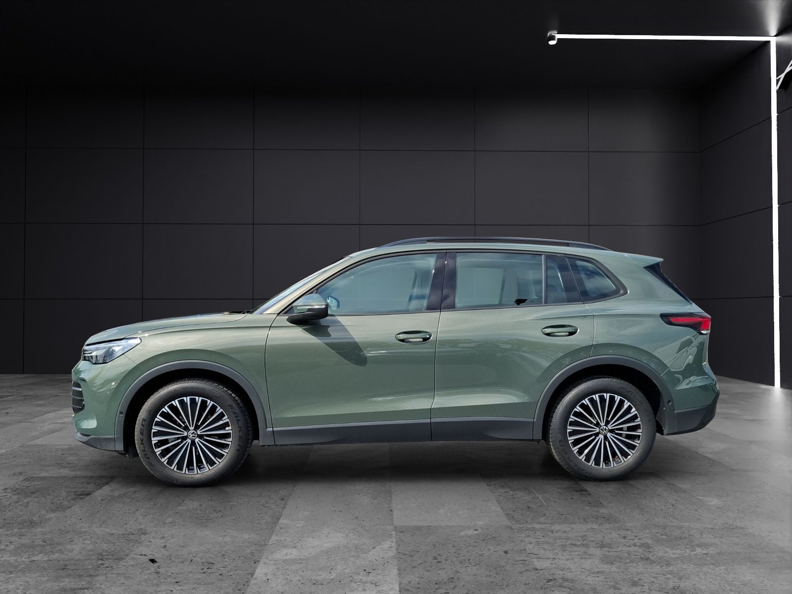 Fahrzeugabbildung Volkswagen Tiguan eTSI Life DSG LED AHK Navi AID ACC RFK SH