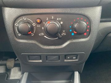 Bild 18 Dacia Dokker Kasten*AHK*NAV*KLIMA*DAB*1HD*MwSt*