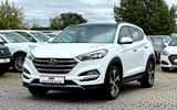 Hyundai TUCSON 1.6 4WD/VOLLSH/PANO/LEDER/LED/NAVI/SHZ - Hyundai mit Benzin-Antrieb: Panorama-Dach
