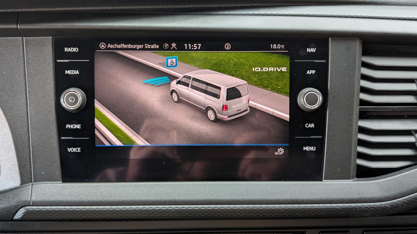 Fahrzeugabbildung Volkswagen T6 Transporter 6.1 LED*KAM*SHZ*SORTIMO-REGALE
