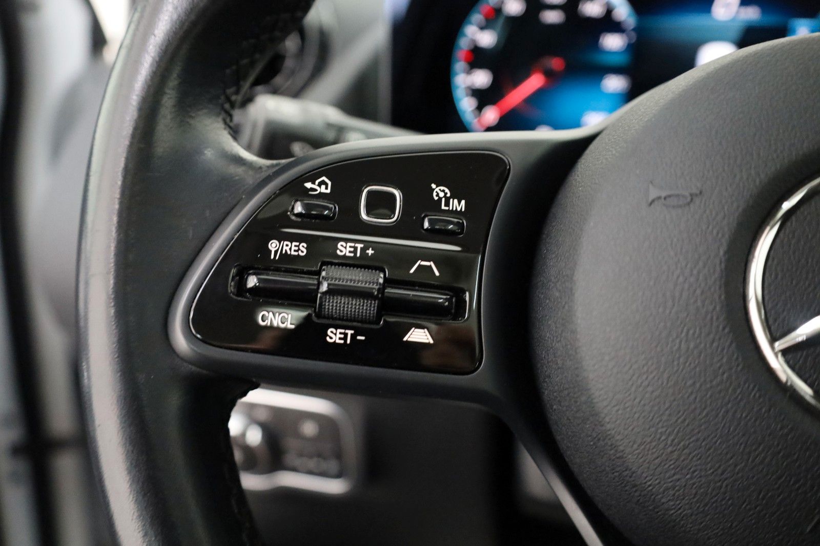 Fahrzeugabbildung Mercedes-Benz GLA 200 d,T.Leder,Navi,LED,Kamera,ACC,Panor.,AHK