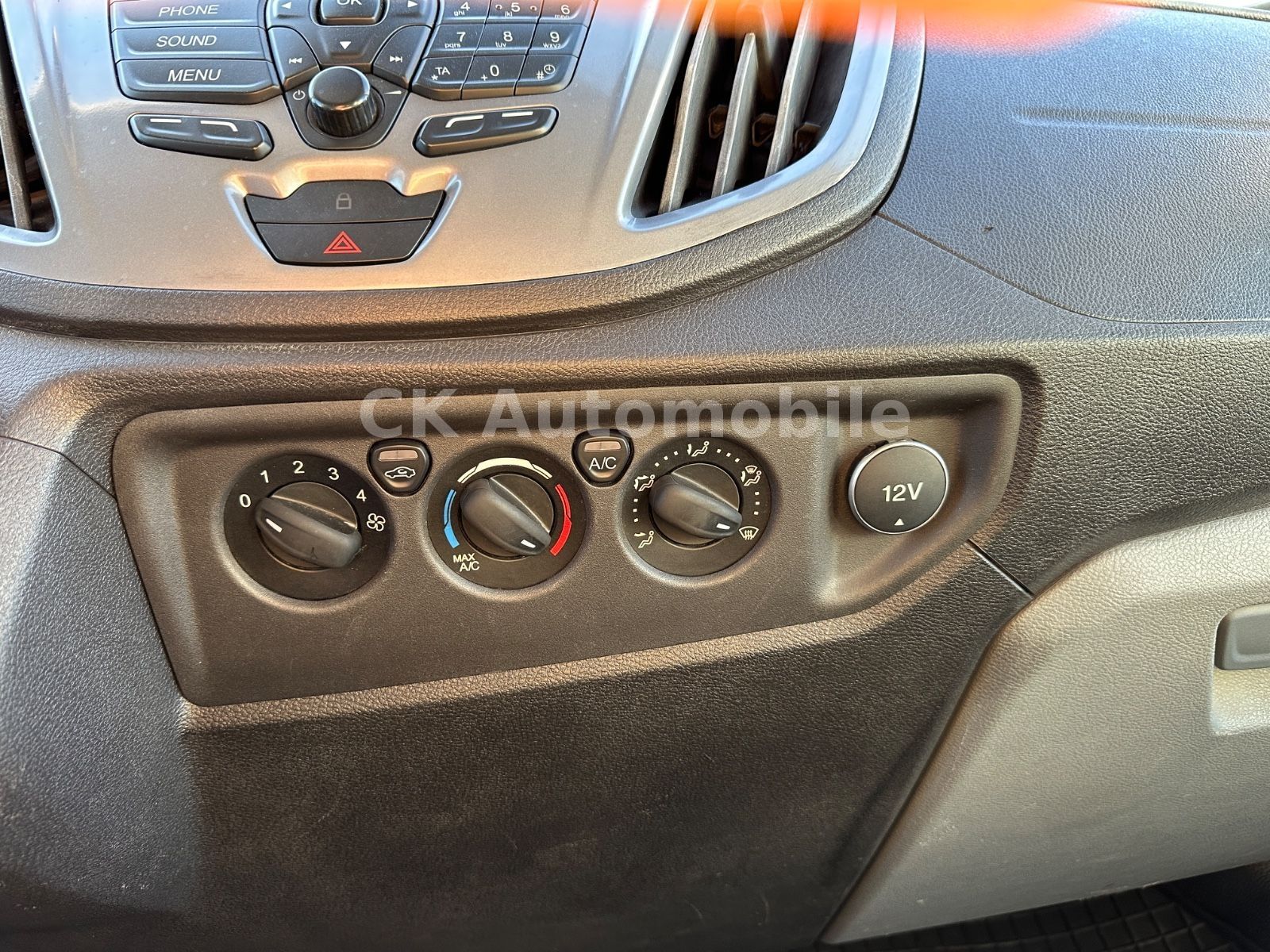 Fahrzeugabbildung Ford Transit Pritsche 350 L2 DoKA/7 Sitze/Klima/AHK